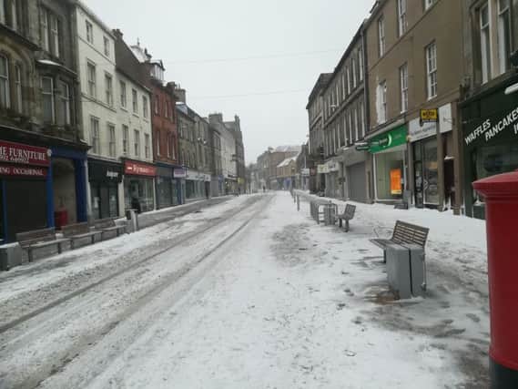 Kirkcaldy High Street - covered in snow and very quiet