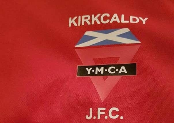 Kirkcaldy YM juniors are seeking a replacement for ex-manager Kenny Crawford.
