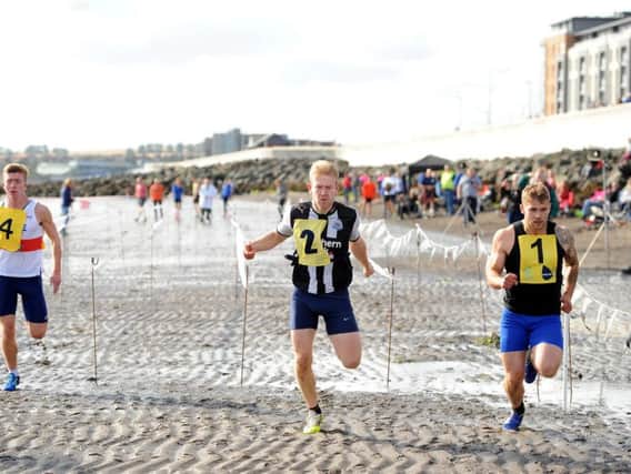 Runners at Kirkcaldy Beach Highland Games 2018