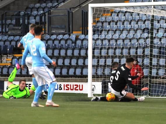 How did they miss?! Both Liam Buchanan and Euan Murray fail to convert in front of an open goal. Pic: Fife Photo Agency