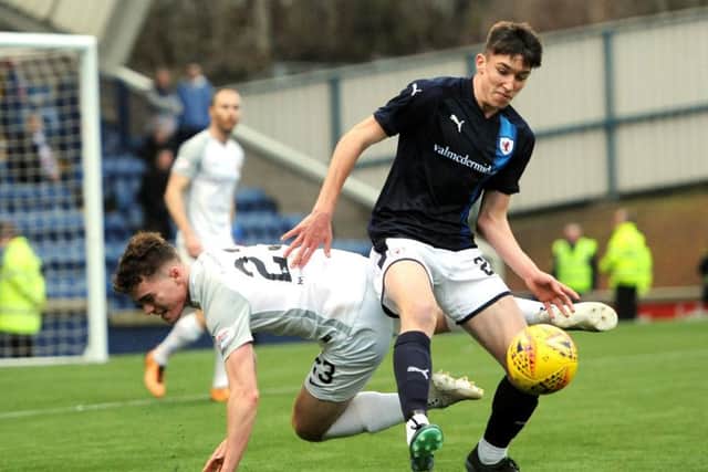Raith v Montrose - KIERON BOWIE wins possession - credit- Fife Photo Agency