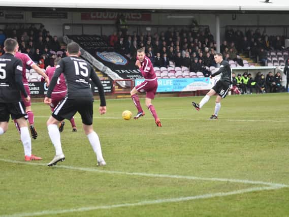 Ross Davidson tries his luck from range. Picture by Kenny Mackay