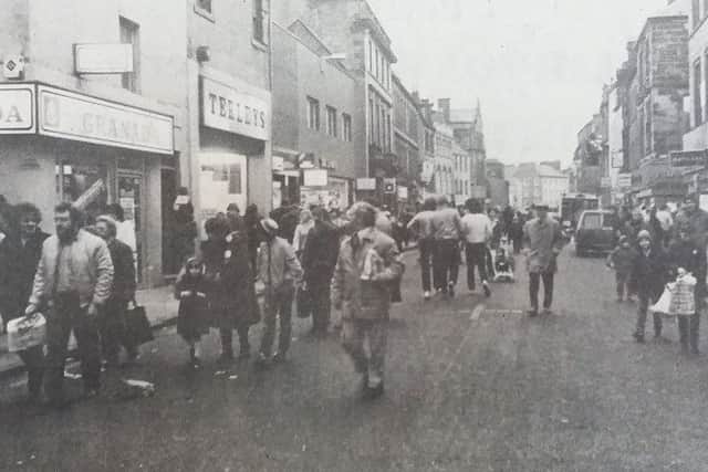 So many people! And no pedestrianised zone.