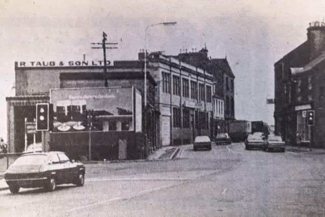 New traffic lights are installed at the junction of Kirkcaldy High Street and Coal Wynd in 1977.