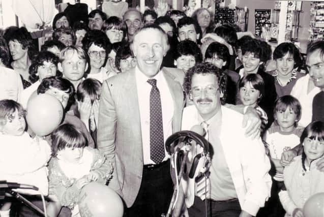Bruce Fosyth with fans in Kirkcaldy