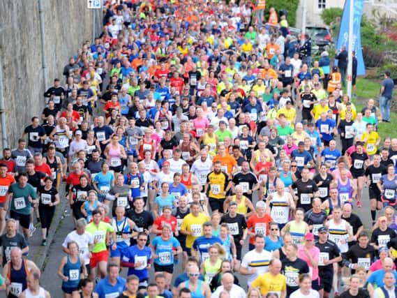 Kinghorn was a sea of colour as over 1100 runners start the Black Rock 5 last Friday. Pic: Fife Photo Agency