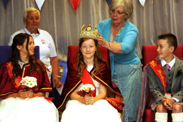 Mrs Joan Dryburgh crowns Queen Natalie Angus. Pic: Fife Photo Agency