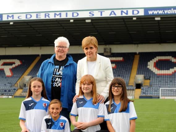 Val McDermid and Nicola Sturgeon at Starks Park with Raith Raiders players Sienna del Maestro, Olivia Barclay, Natalie Murray and Christina Murray. (Pic by Fife Photo Agency)