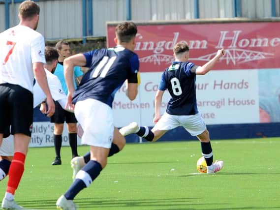 Regan Hendry slots home his penalty against Clyde on Saturday. Pic: Fife Photo Agency