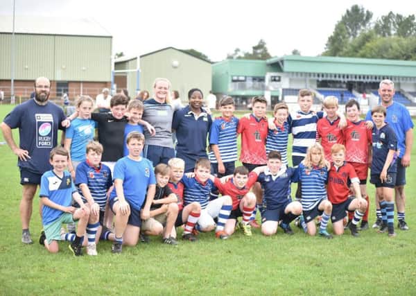 S1 youngsters with coaches and Scottish internationalists Siobhan Cattigan and Panashe Muzambe. Pic by Chris Reekie.