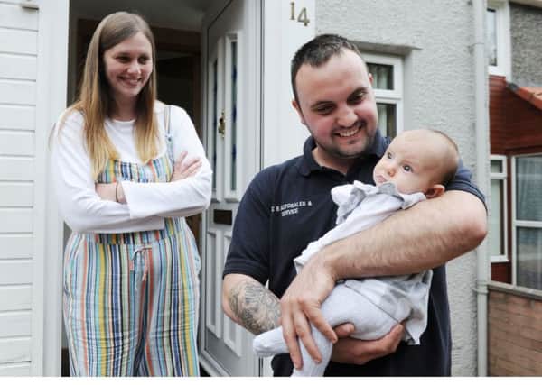 Dad Calum delivered his baby girl Hannah at his home in Glenrothes. Hiw wife Terri looks on. Pic copyright: George McLuskie.