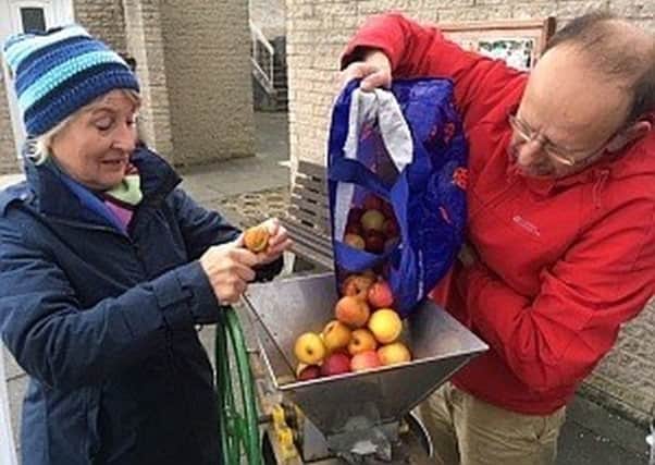 Members of Kinghorn Community Land Association (KCLA) are launching a programme of apple pressing events.   Volunteers from the KCLA committee will be on the High Street in Kinghorn (next to the dentist across from the memorial) this Saturday (November 2) from 10am until 1pm.
